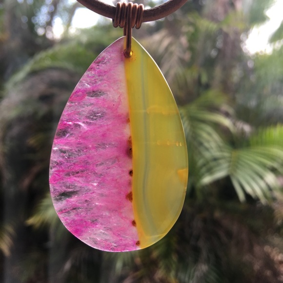 Jewelry - 16” Agate Leather Choker Necklace